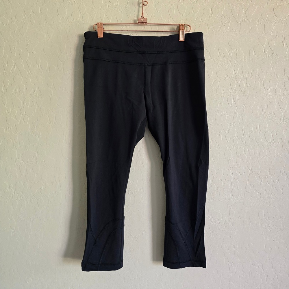 Lululemon Women's Black Cropped Capri Leggings Size 8